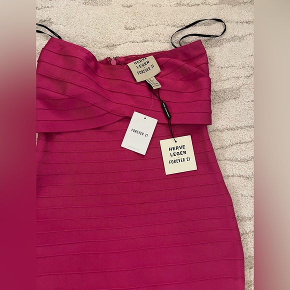 💖💞💗🌸 NWT - new with tags Herve Leger hot pink bandage dress ⚡️⚡️⚡️ - Picture 4 of 9